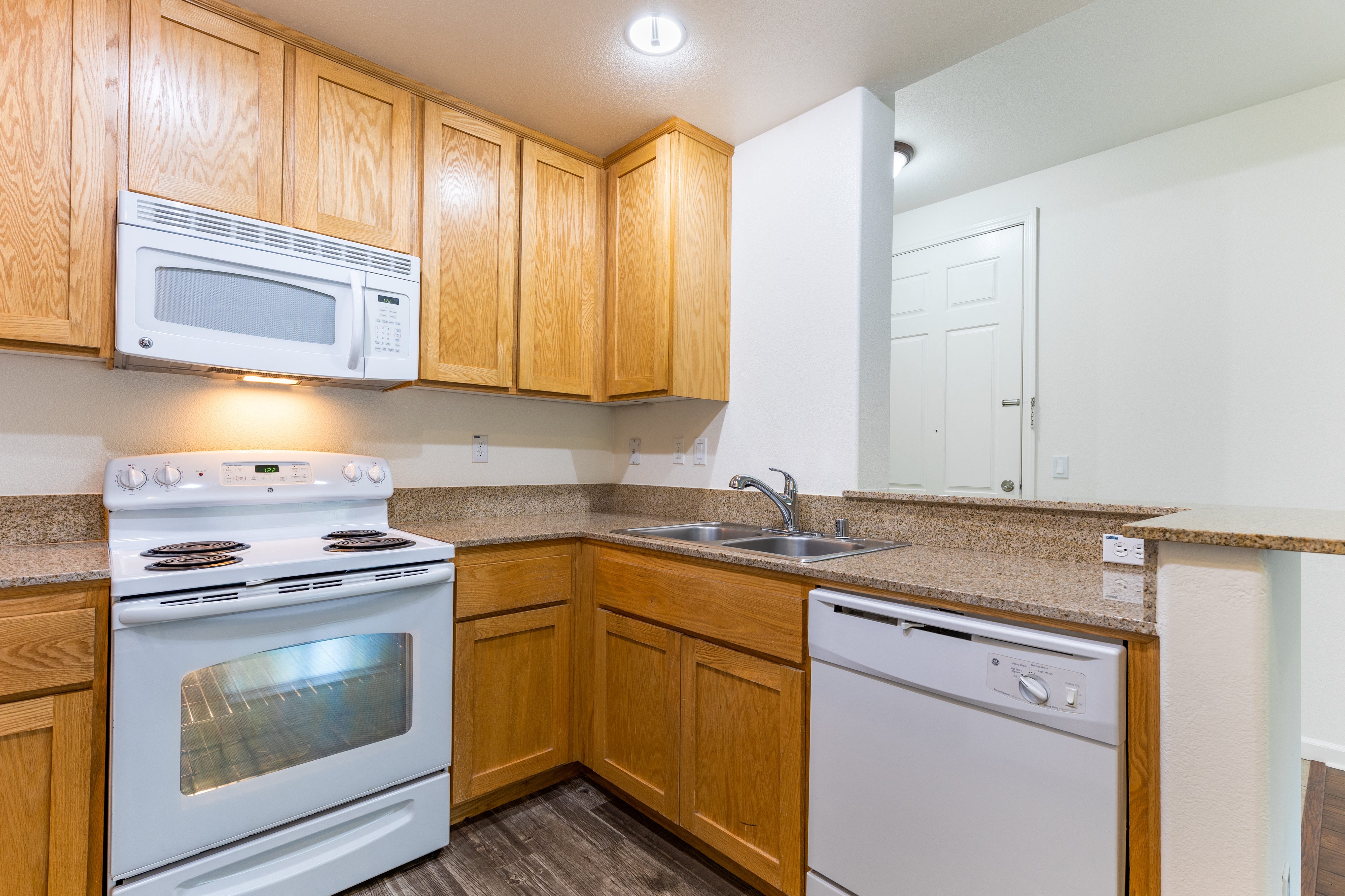 Rose Garden Apartments photo 2